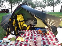 Bij de tent