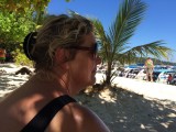 Onder de palmbomen in de schaduw