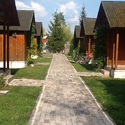 Dit soort huisjes staan veel op d camping in hongarije en roemenie.