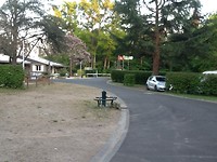 Toch al wat mensen, veelal campers en caravans maar ook bikkels in tentjes