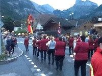 Voop liepen de muzikanten