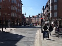 Wij fietsen in de zon.