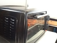 Het onvolprezen oventje zorgt voor zalm en zoete gebakken aardappelen