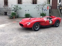 Weer een oldtimer met nl kenteken trouwens. Ferarri. Model weet ik niet