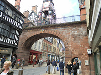Klok op poort