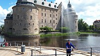 Kasteel met waterval en ikke.