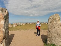 Stenen (Ales Stenar) lijkend op Stonehenge.