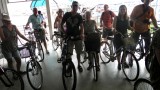 Samen wachten op de boot om de Chao Phraya over te steken