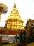 De vergulde chedi in de tempel van Doi Suthep.