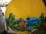 Beschilderde parasol.