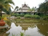 Hoofdgebouw van resort.