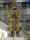 Beeld van vijf mtr op vliegveld van Bangkok.