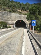 Tunnel, licht aanmaken!