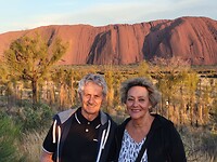 Hans en Annelies bij Ayers Rock