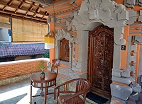 Balkon bij Hibiscus Cottage