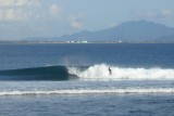Surfers bij Senggigi Lombok.