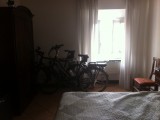 Fietsen veilig gestald op de hotelkamer 4 hoog zonder lift