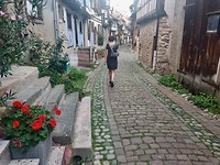 Toerist spelen in Eguisheim