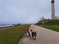 Fietspad langs de kust