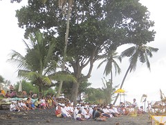 14 begravenis ceremonie Balian Beach (3)