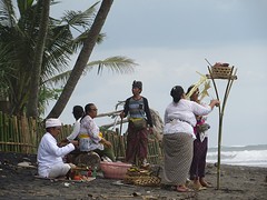 14 begravenis ceremonie Balian Beach (5)