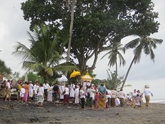 14 begravenis ceremonie Balian Beach (7)