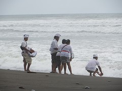 14 begravenis ceremonie Balian Beach (9)