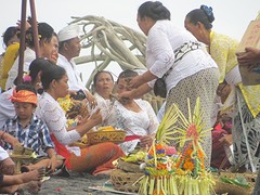 14 begravenis ceremonie Balian Beach (11)