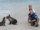 250 Hans en Renee met zeehonden