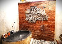 Onze badkamer, gedeeltelijk ook buiten