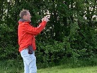 Ooijevaar kiekt verrukt de ooievaars