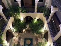 Riad van boven, onderaan onze voordeur