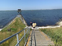 Brouwersdam in de verte