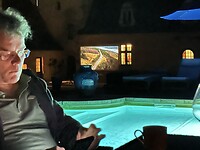 Schotland Filmpje kijken op de muur