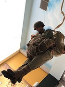 Militair vanuit vliegtuigsprong