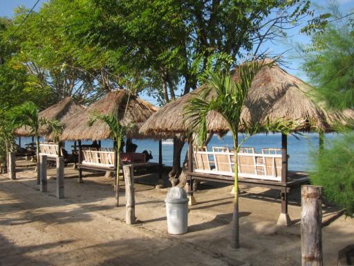 Lounge bedden (Berugas) op Gili Air  :)