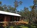 Onze cabin op Island Brook Estate (winery)