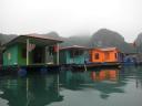 Drijvend dorp in Halong Bay