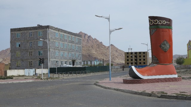 Khovd: monument.