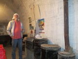 Li dorp, bij gele rivier. Grot woning