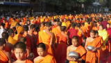 Chiang Mai: Aalmoes ceremonie