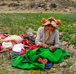 Peruaanse vrouw in traditionele kleding