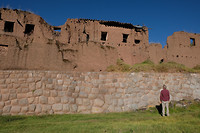 Boerderij gebouwd op Inca muur