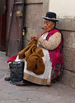 Peruaanse vrouw in traditionele kleding
