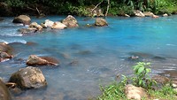 Rivier met blauw water