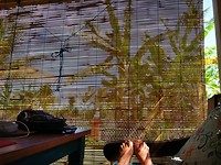 Even chillen op de bank op het overdekte terras