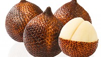 salak-fruit of ook wel slangenfruit genoemd. Vanwege de schil.
