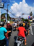 We verbazen ons elke keer weer over het aantal scooters.