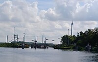 Achter ons ging de spoorbrug weer dicht.