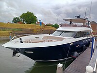 En de voorkant van het schip van vd Valk.